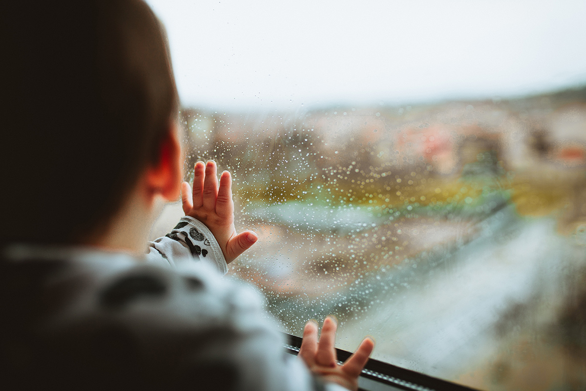 В Минске двухлетний ребенок выпал из окна