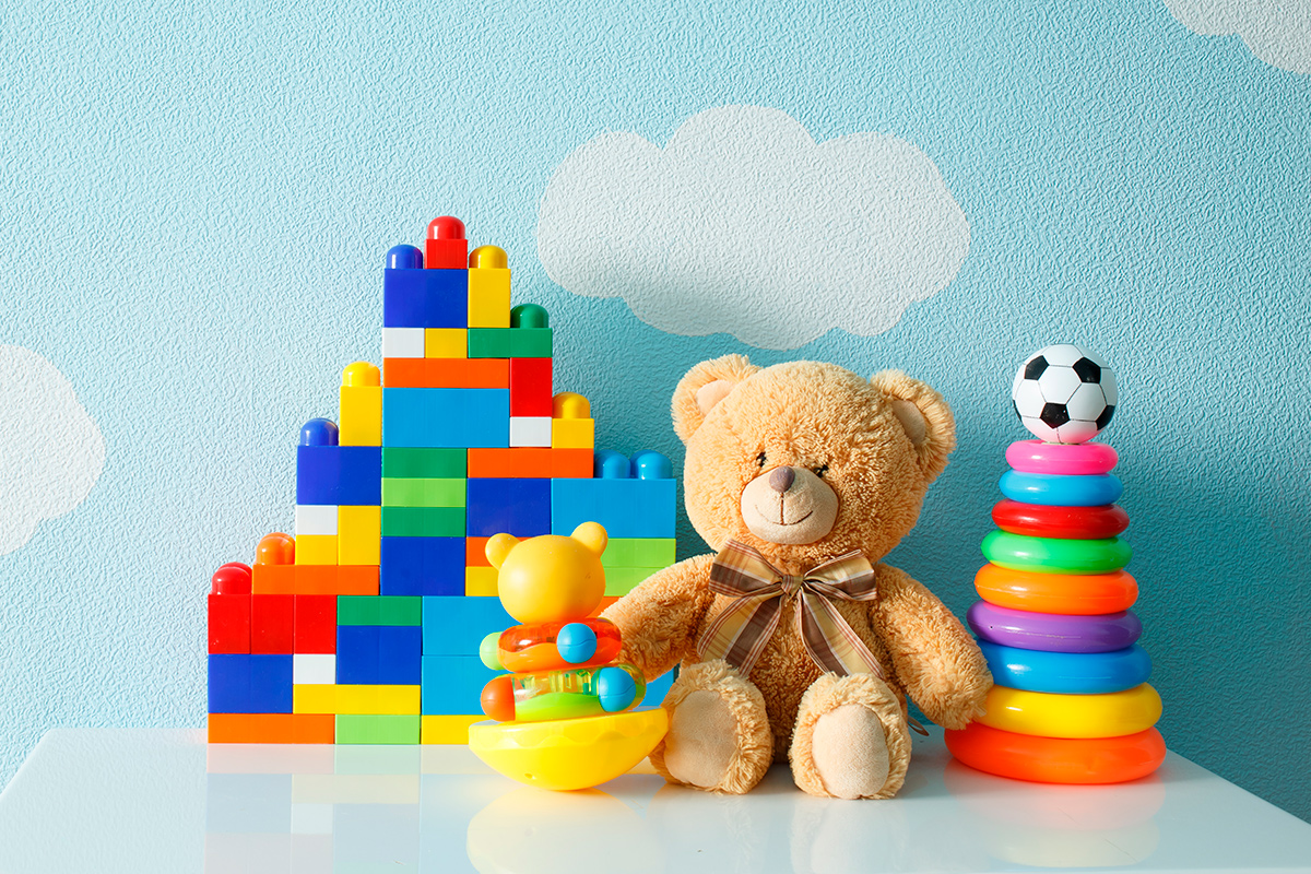 В Беларуси запретили продавать опасные детские игрушки и обувь