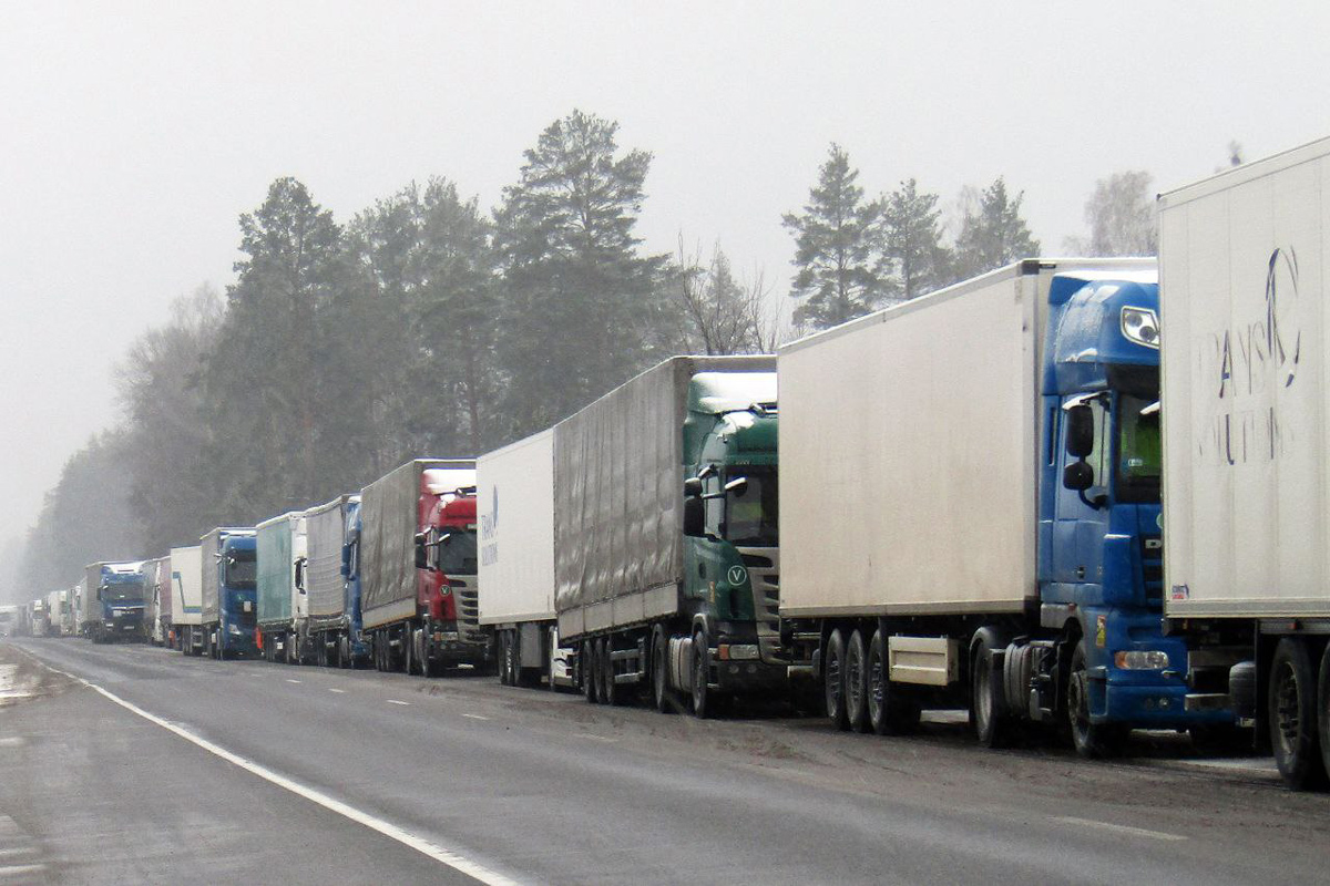 Семь грузовиков за сутки: на границе с Литвой снова коллапс