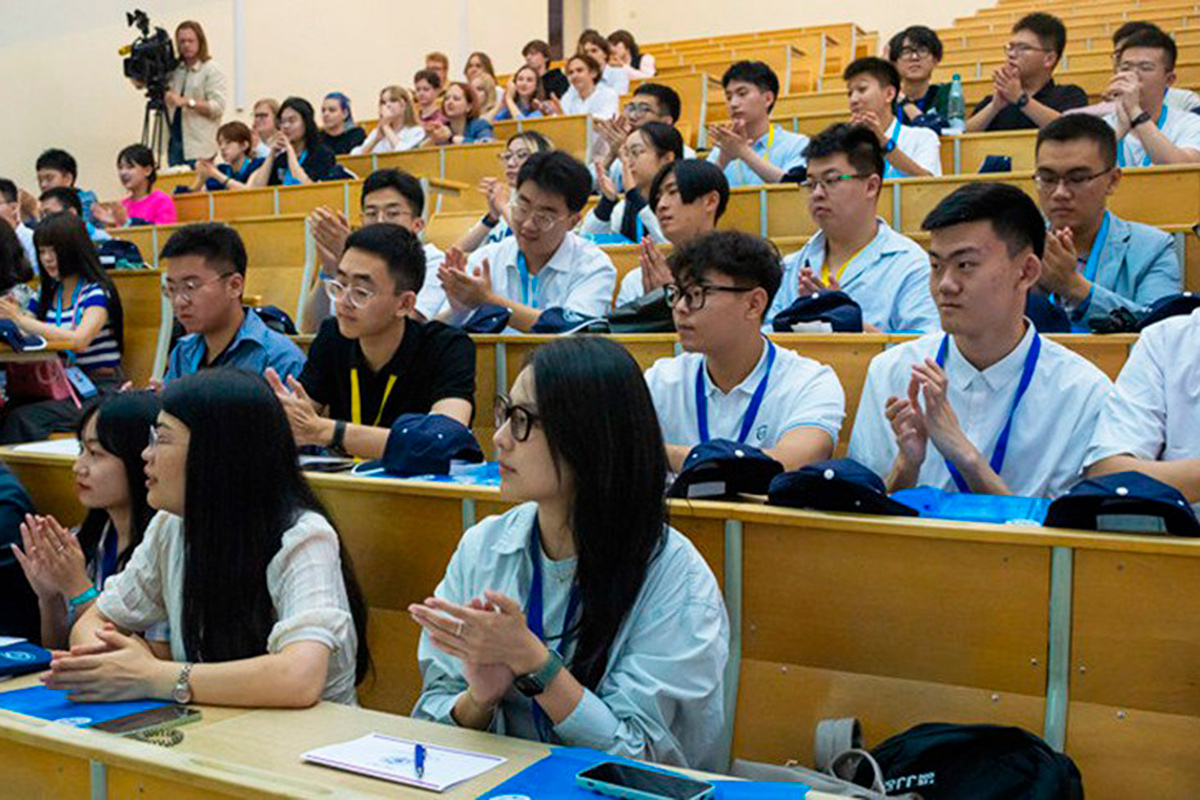 Стало известно, сколько в Беларуси китайских студентов – их все больше