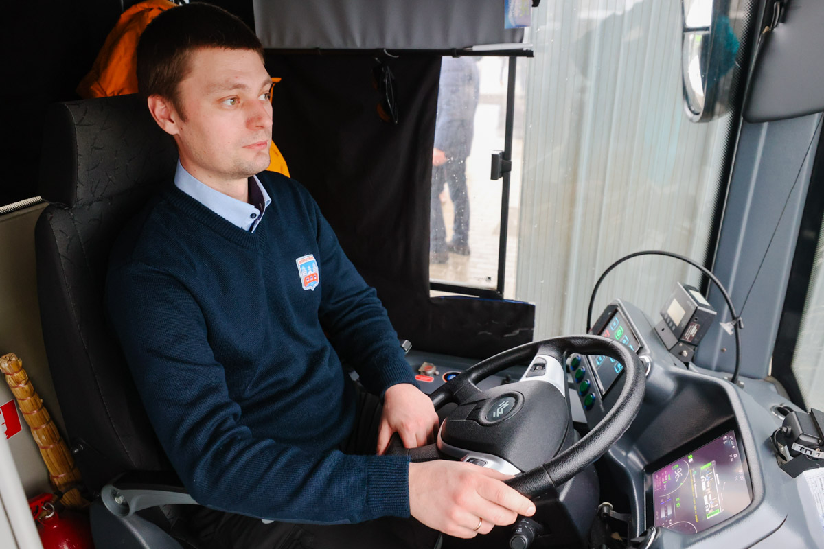 Почти $1000: "Минсктранс" назвал зарплаты водителей автобусов и троллейбусов