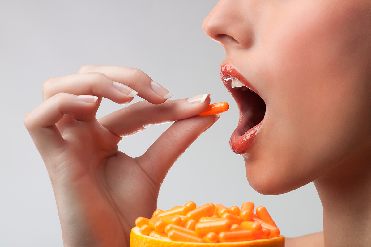 Чем опасно бесконтрольное употребление витаминов, объяснил врач