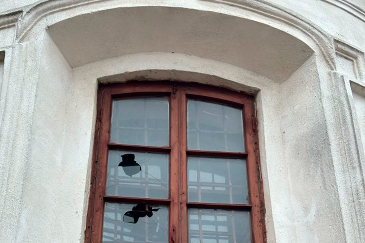 Вандалы разбили окна в костеле в Могилеве