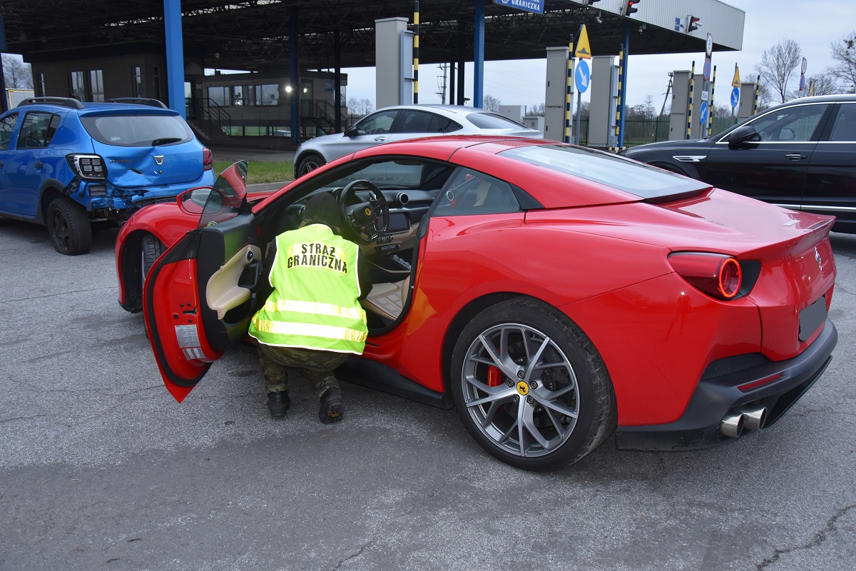 Белорус пытался вывезти из Польши угнанную Ferrari