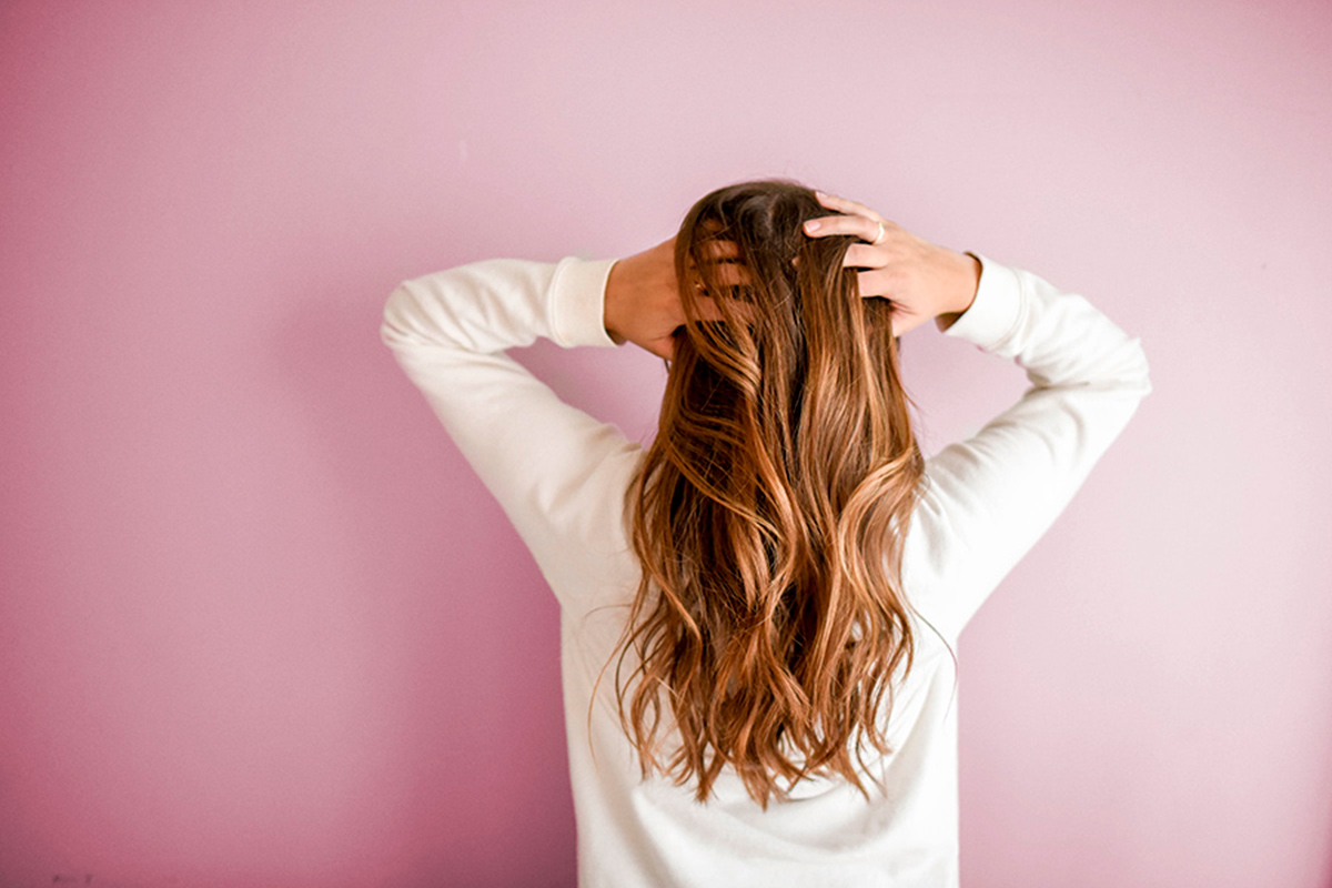 Как ухаживать за волосами зимой? Советы трихолога