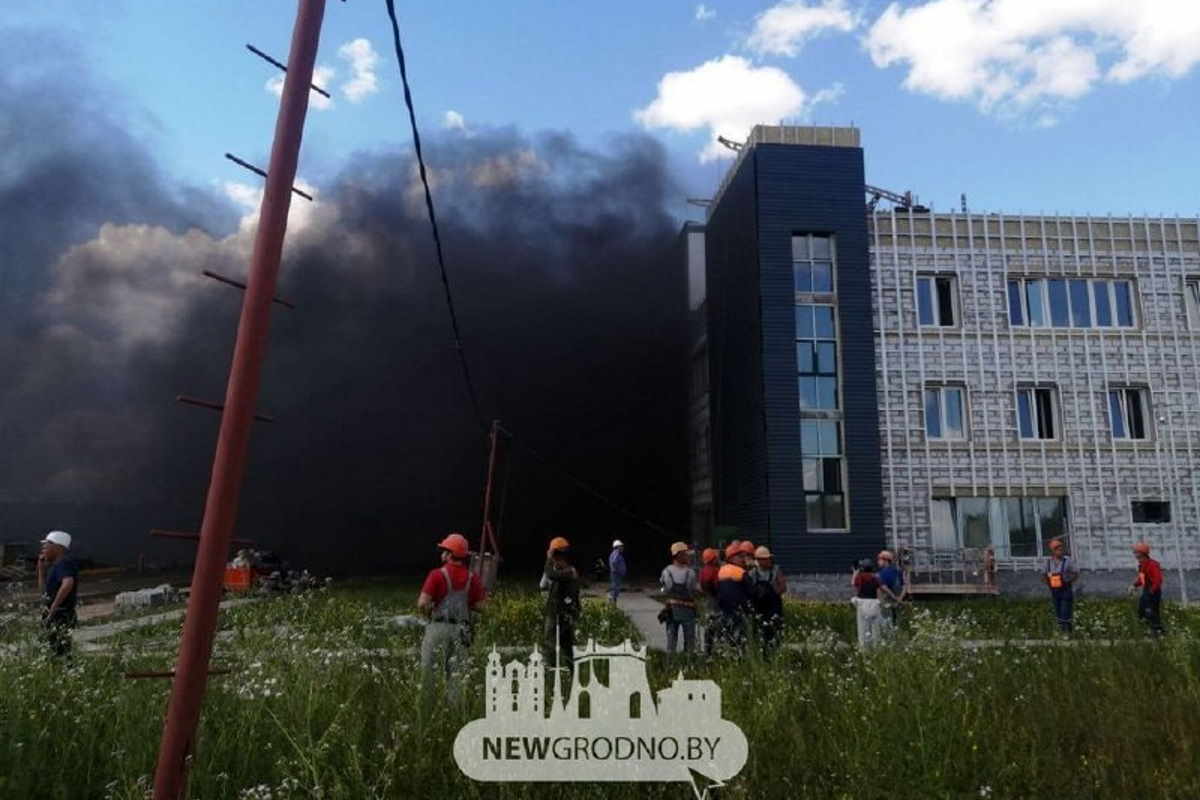Под Гродно случился пожар на стройке нового стеклозавода