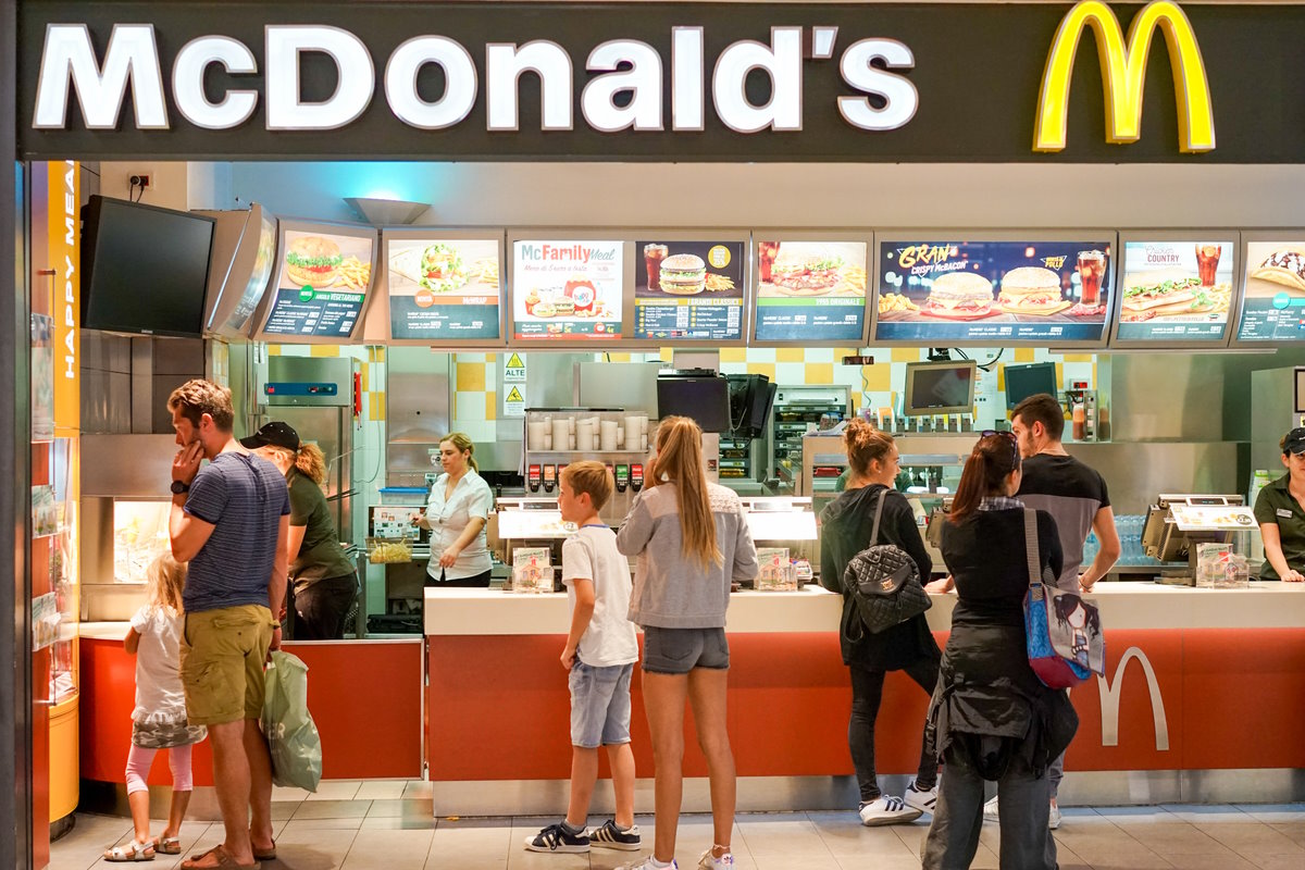 Этот McDonald's обязан получить звезду Мишлен – так решил Марк Цукерберг