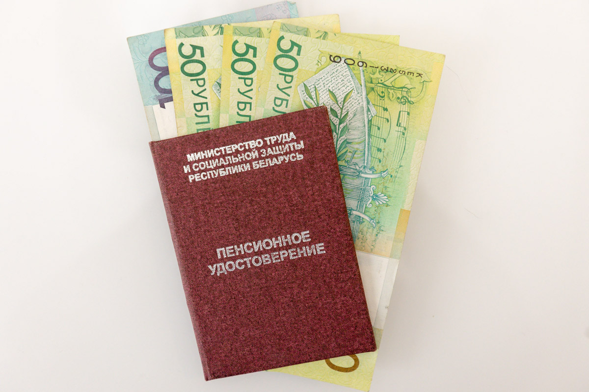 Сколько белорусов откладывает на "вторую пенсию", рассказали в ФСЗН
