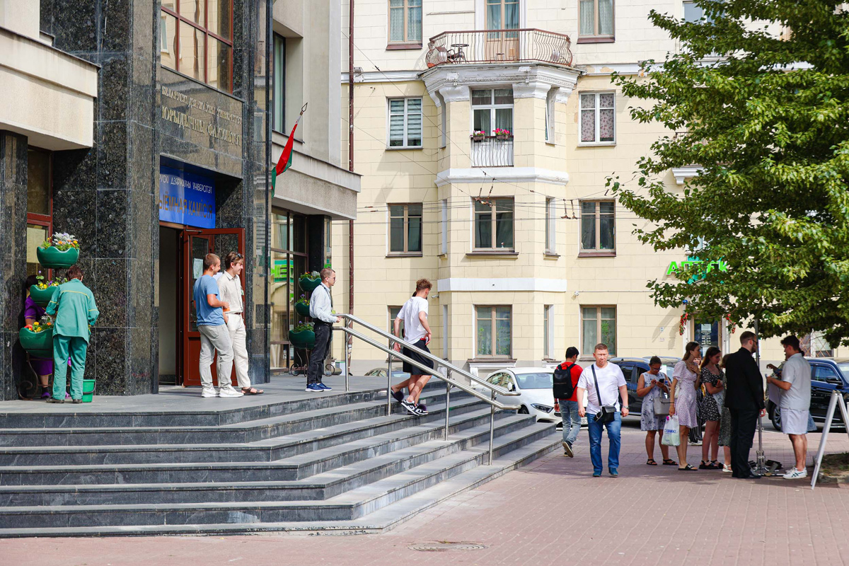 Стимул поступить на бюджет: как изменились цены на образование в Беларуси