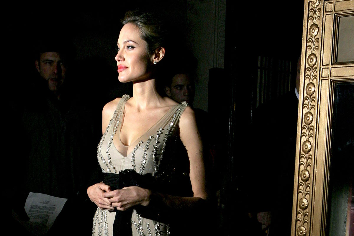 Смотрим на Анджелину Джоли в роли оперной дивы Марии Каллас – ее не узнать