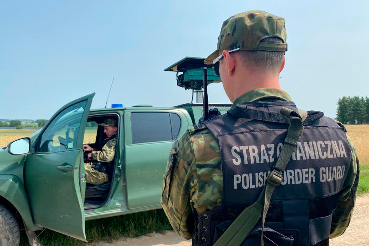 Мигранты с территории Беларуси обстреляли из рогатки польских пограничников