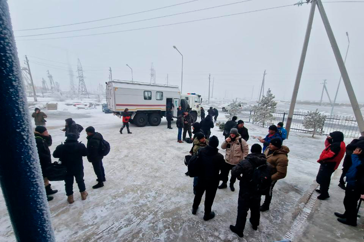 В Казахстане с заснеженной трассы спасли 40 белорусских дальнобойщиков