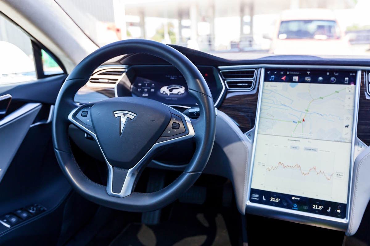 У Model Y может отвалиться руль: Tesla отзывает партию