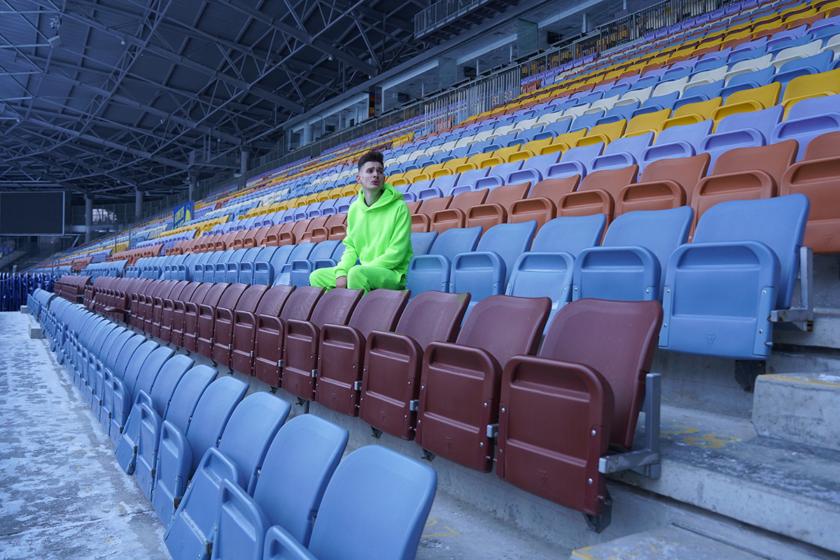 Блогер из Минска устроил челлендж: посидел на всех креслах "Борисов-Арены"