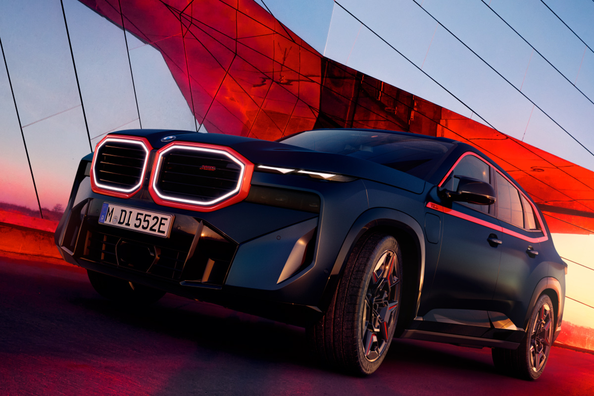 BMW показала свою самую мощную модель – кроссовер XM Label Red