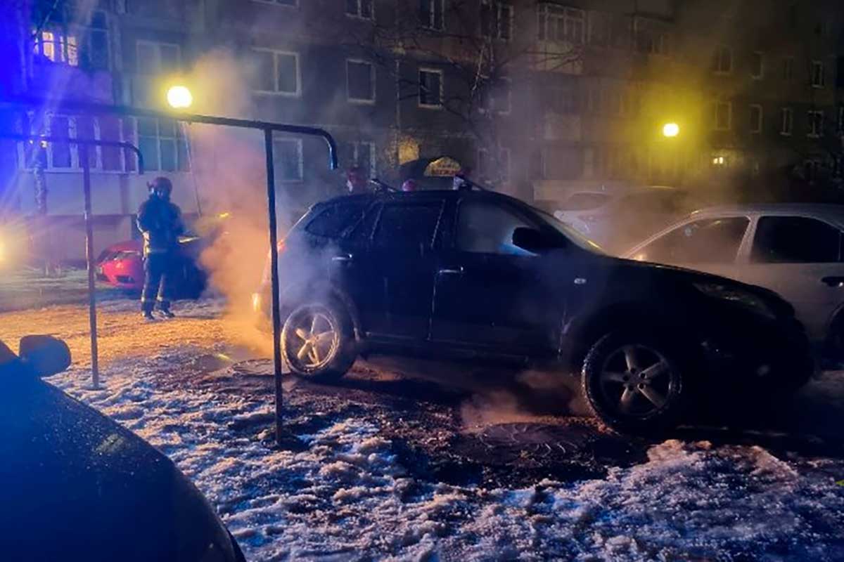 Машина провалилась в теплотрассу в Витебске – видео