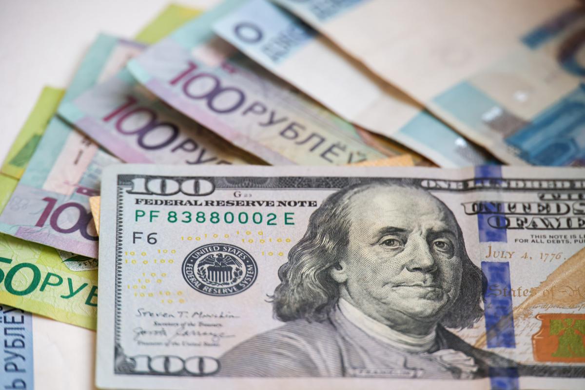 Доллар продолжает дорожать на торгах БФВБ 14 февраля
