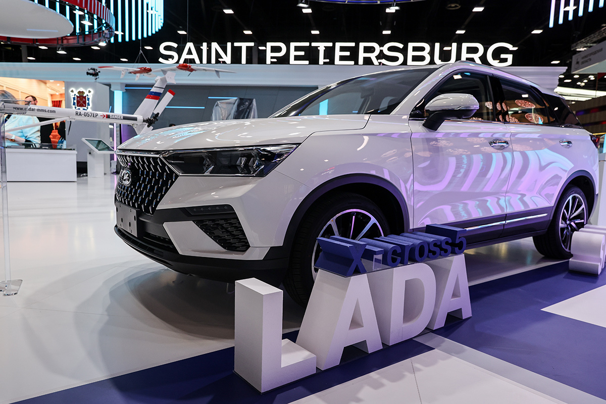 В Санкт-Петербурге представили новую LADA X-Cross 5