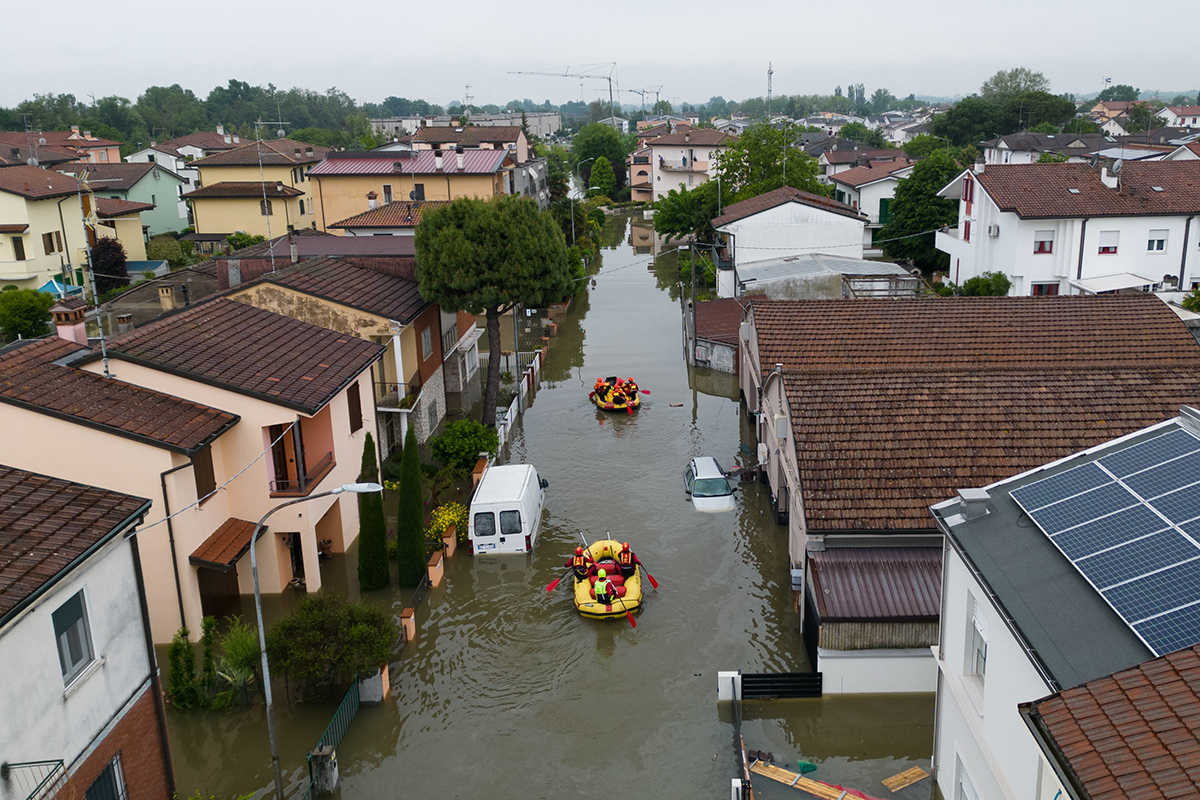 Сильнейшее за 100 лет наводнение обрушилось на Италию