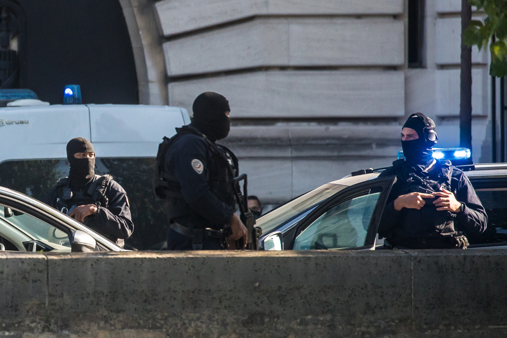 Несколько человек погибли в результате стрельбы в Париже