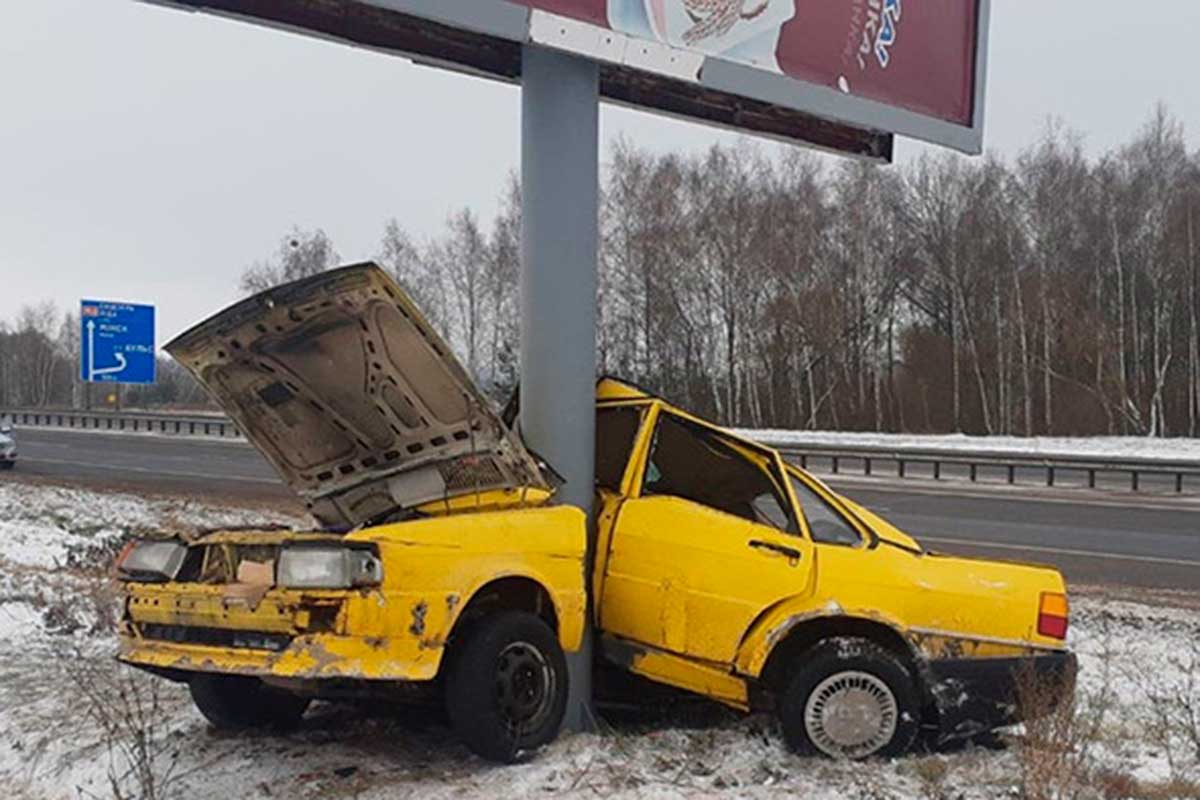 "Намотало на столб": парень на Audi чудом выжил после жуткого ДТП в Гродно