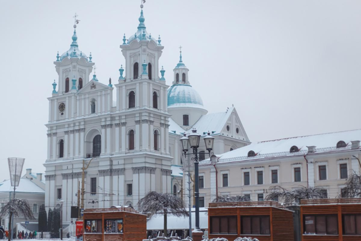 Вот и Гродно сдался: город засыпало снегом – фото