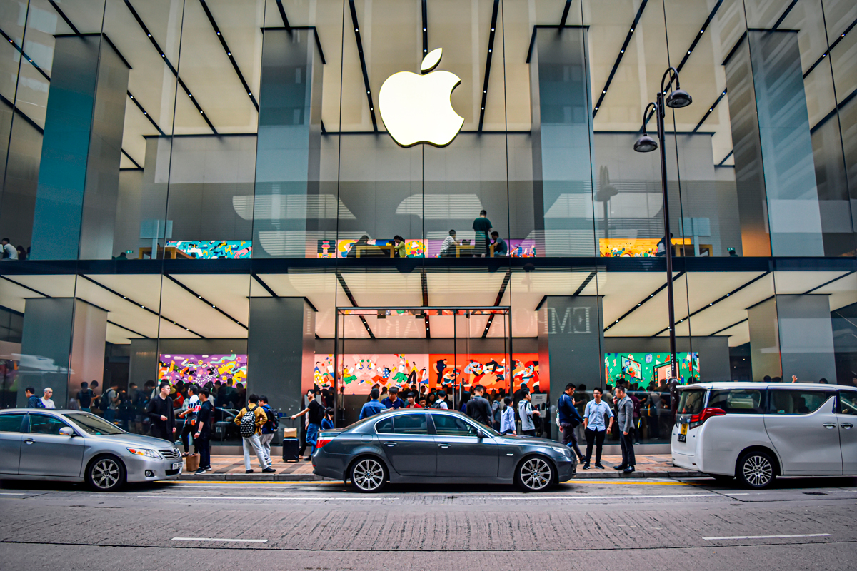 Apple признала проблему с зарядкой iPhone в машинах BMW, но причины неясны