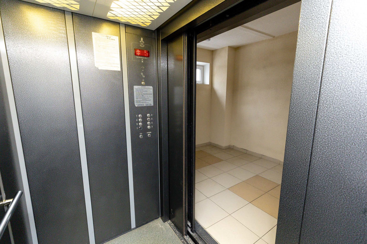 В ЖКХ рассказали, в каких домах заменят лифты
