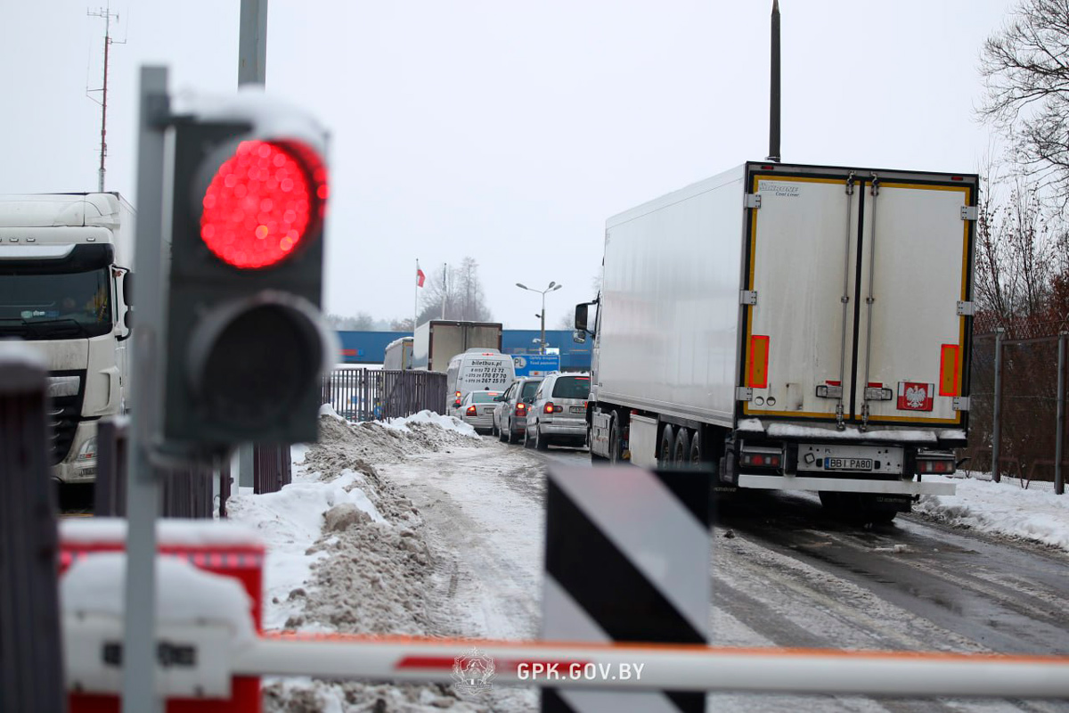 Беларусь ограничивает въезд польских грузовиков – правительство