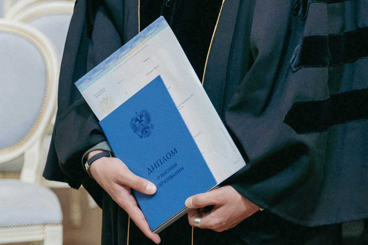 В Беларуси всплыли поддельные дипломы – как отличили фальшивку