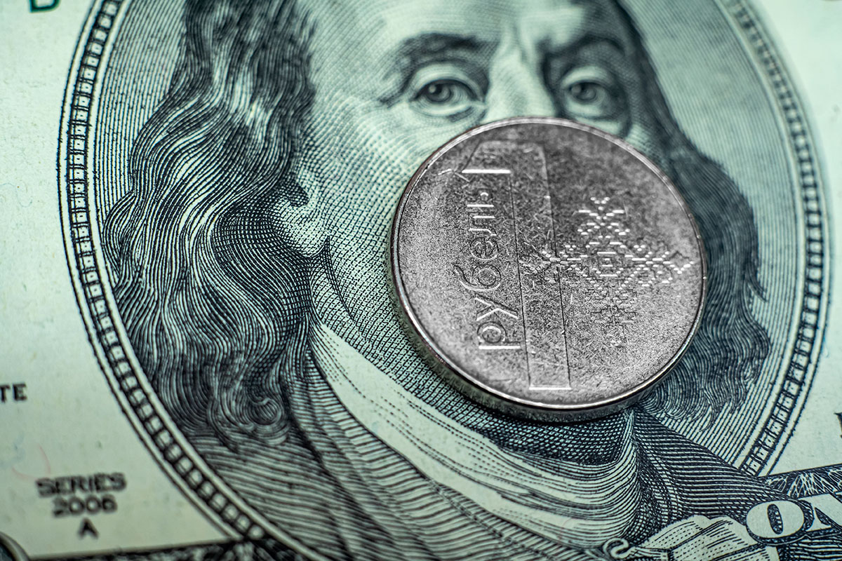 Доллар, евро и юань потеряли позиции на торгах БВФБ