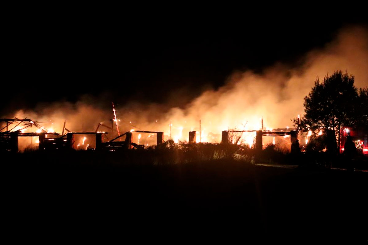Огромный пожар в сенохранилище потушили в Любанском районе