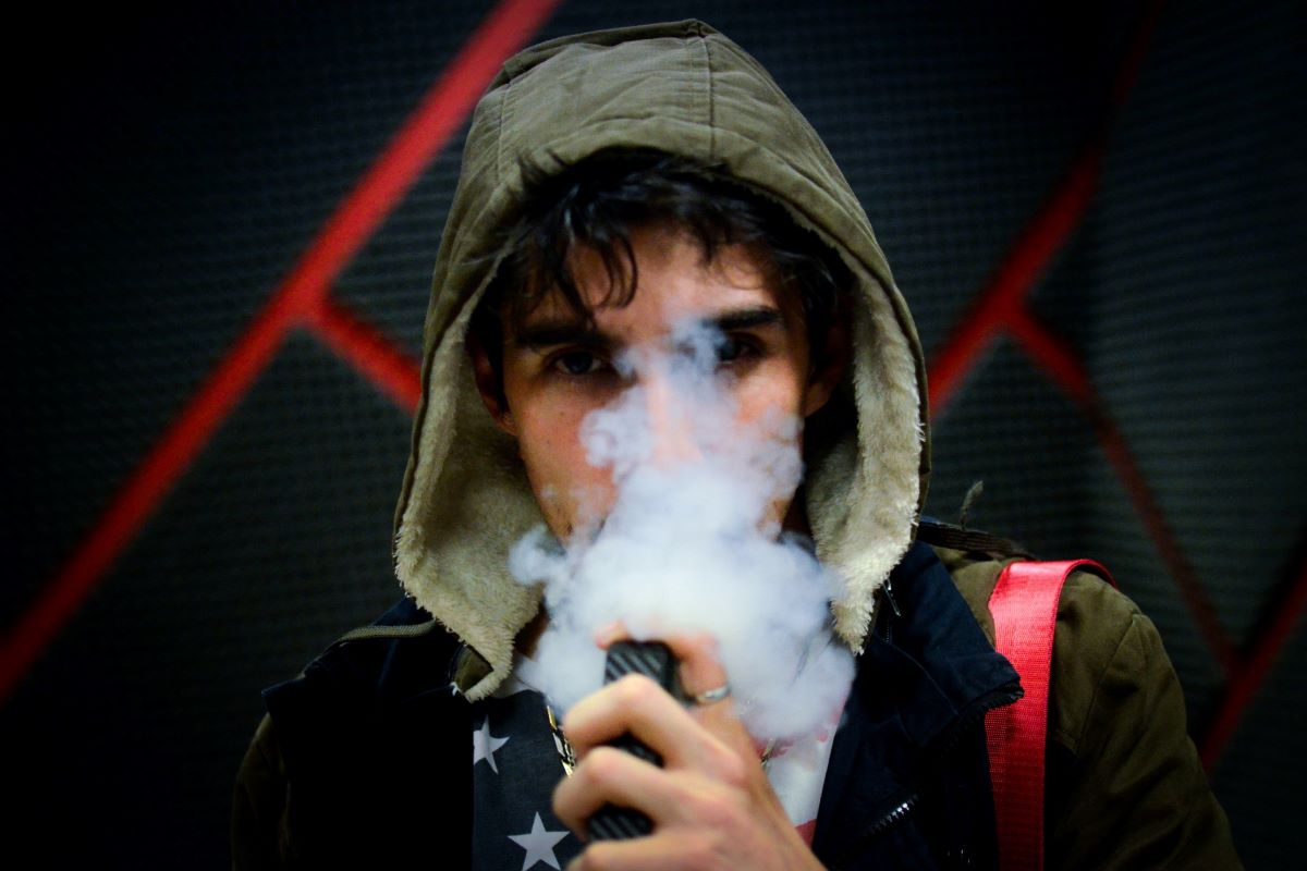 Электронные сигареты могут провоцировать астму у подростков – ученые