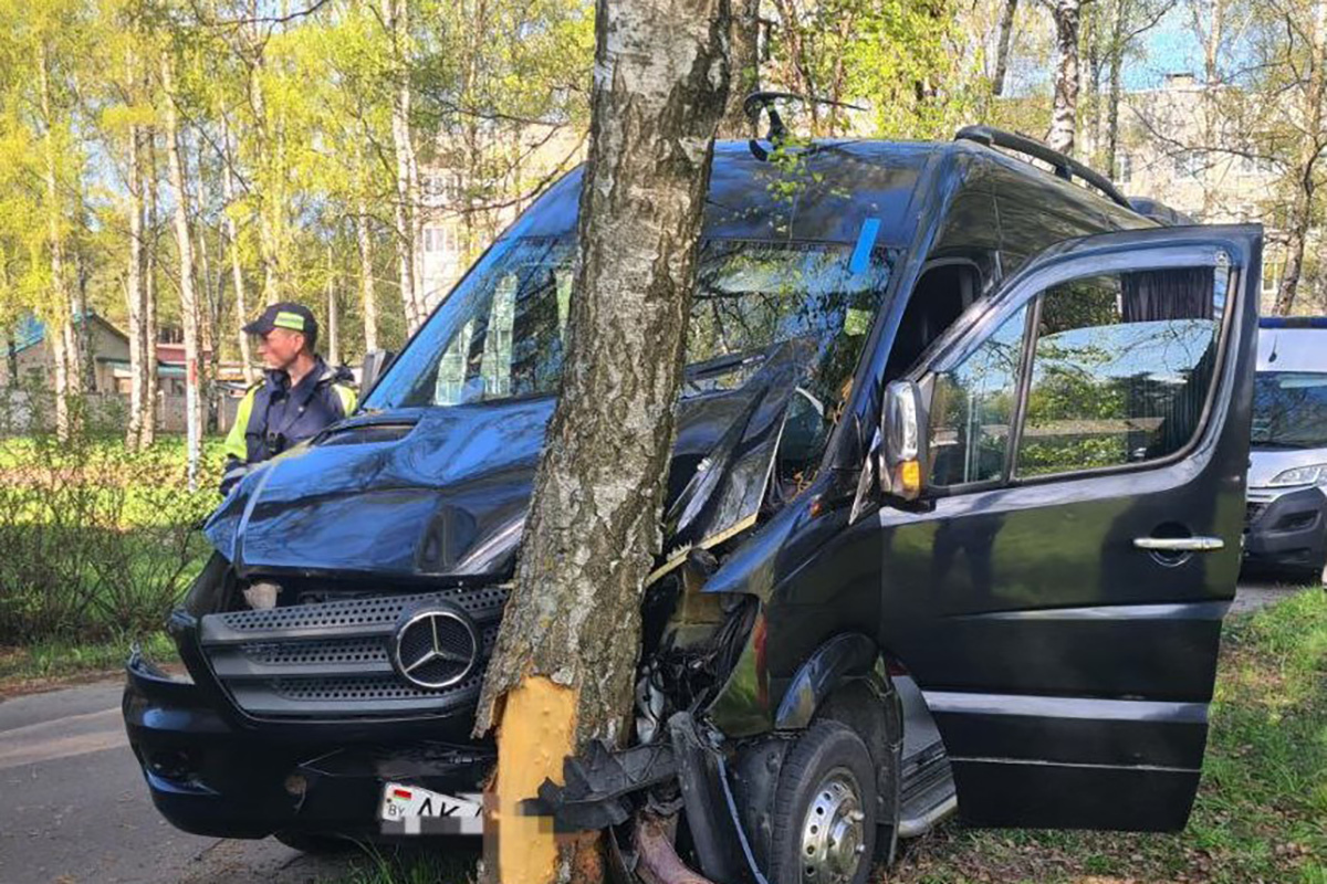 Микроавтобус попал в ДТП в Минском районе – восемь пострадавших