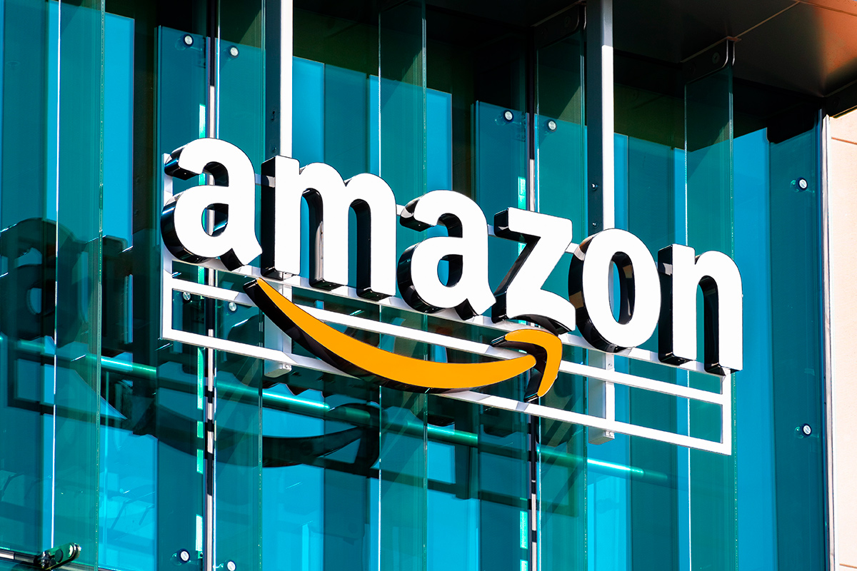 Amazon пересаживает курьеров службы доставки на электрофургоны Rivian