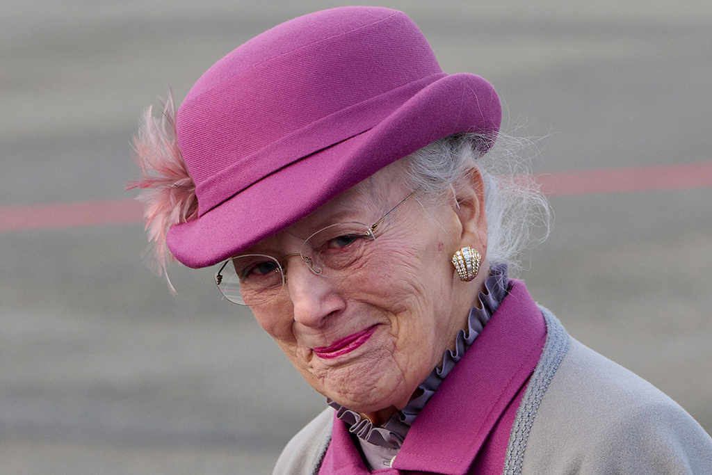 Королева Дании Маргрете II отреклась от престола после 52 лет правления