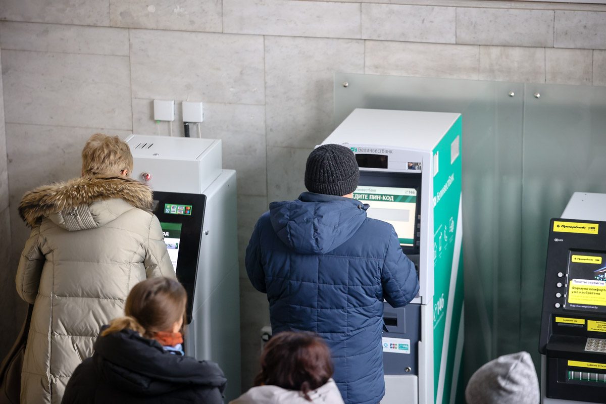 С 2023 года бюджетникам компенсируют "проседание в доходах" – Головченко