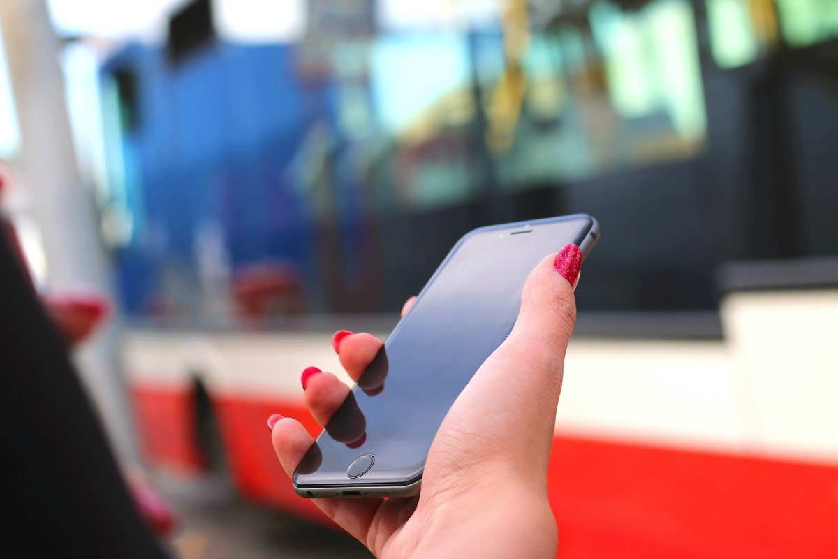 В пригородных автобусах теперь можно оплатить проезд смартфоном