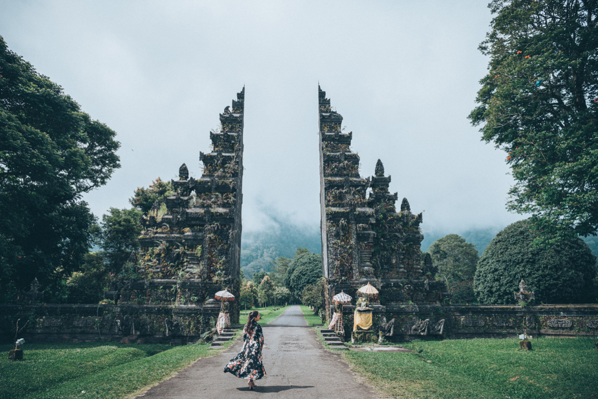 На Бали предупредят туристов о правилах приличия
