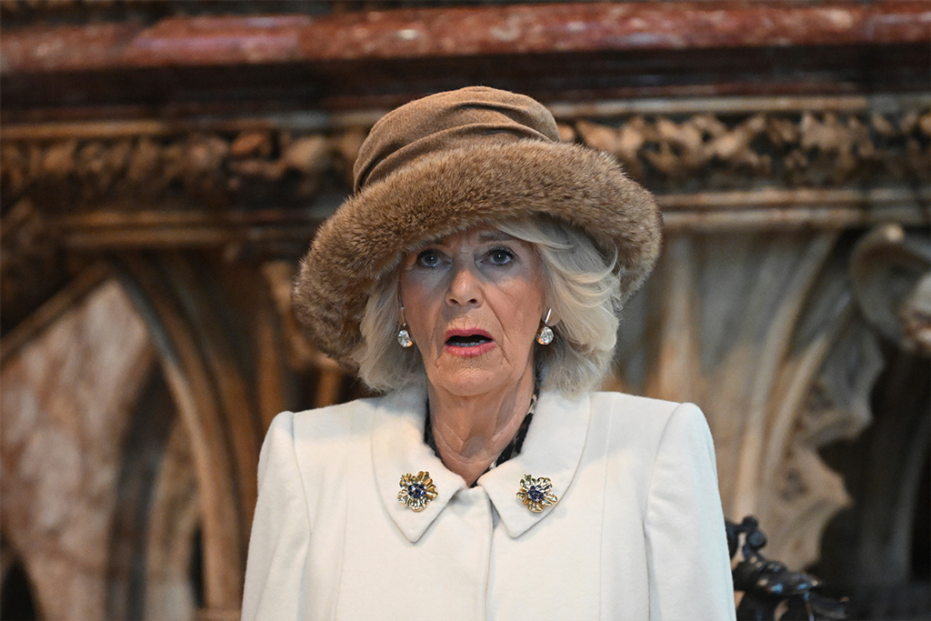 Королева Камилла пообещала отказаться от одежды с натуральным мехом