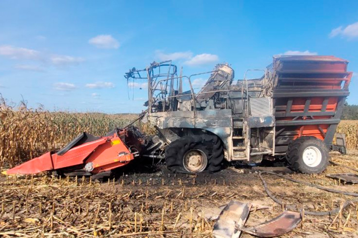 Комбайн для уборки кукурузы сгорел в Ивацевичском районе