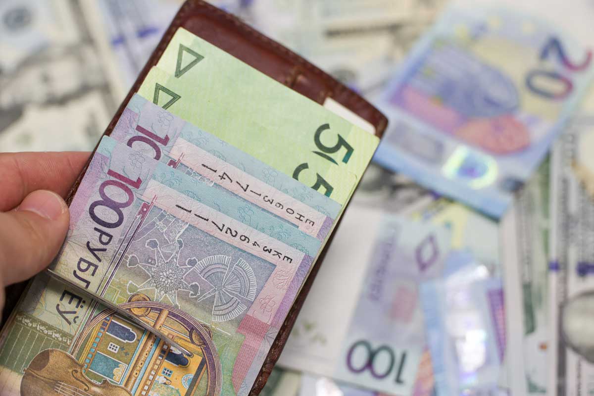 Белорусский рубль ослаб ко всем основным валютам