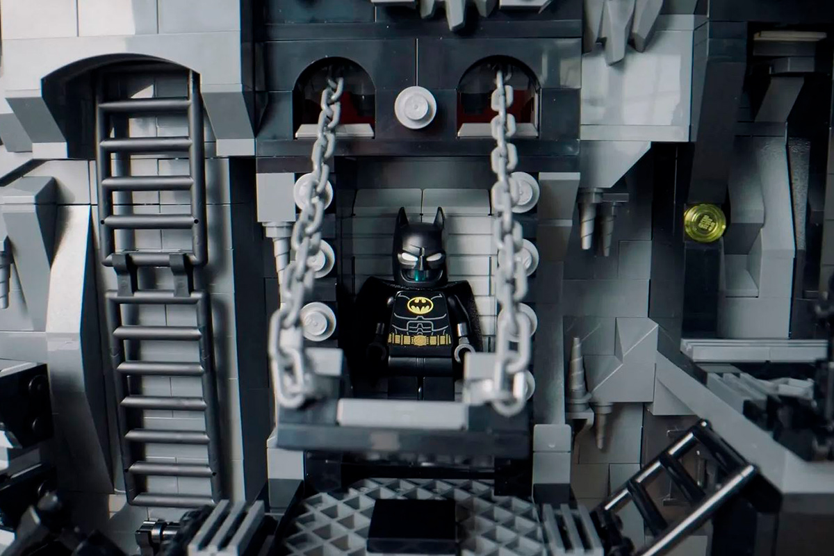 LEGO создала впечатляющую пещеру Бэтмена