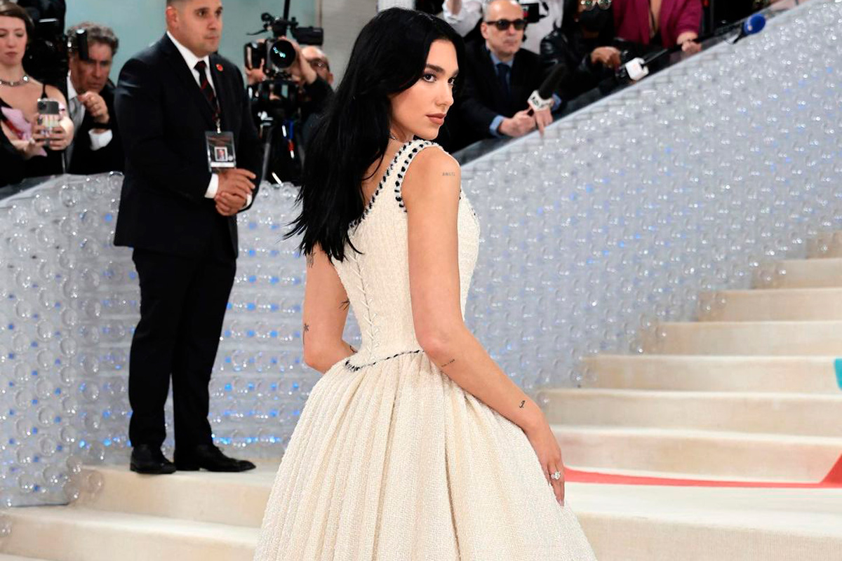 Блогер сшила копию легендарного свадебного платья Chanel всего за $250