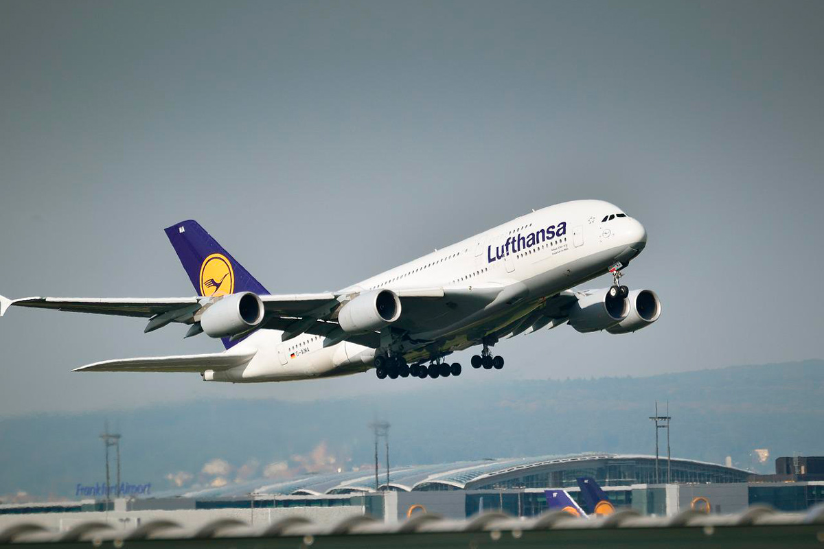 Lufthansa отменяет более двух тысяч рейсов