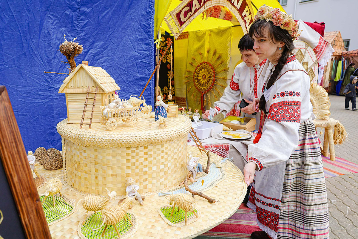 Праздник "золотых рук": фестиваль народных мастеров прошел в Минске