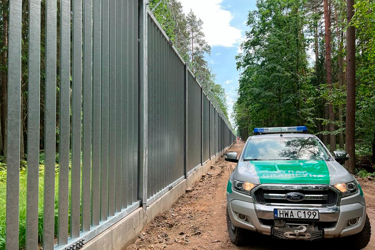 Забор между Польшей и Беларусью почти достроен – вот как он выглядит сейчас