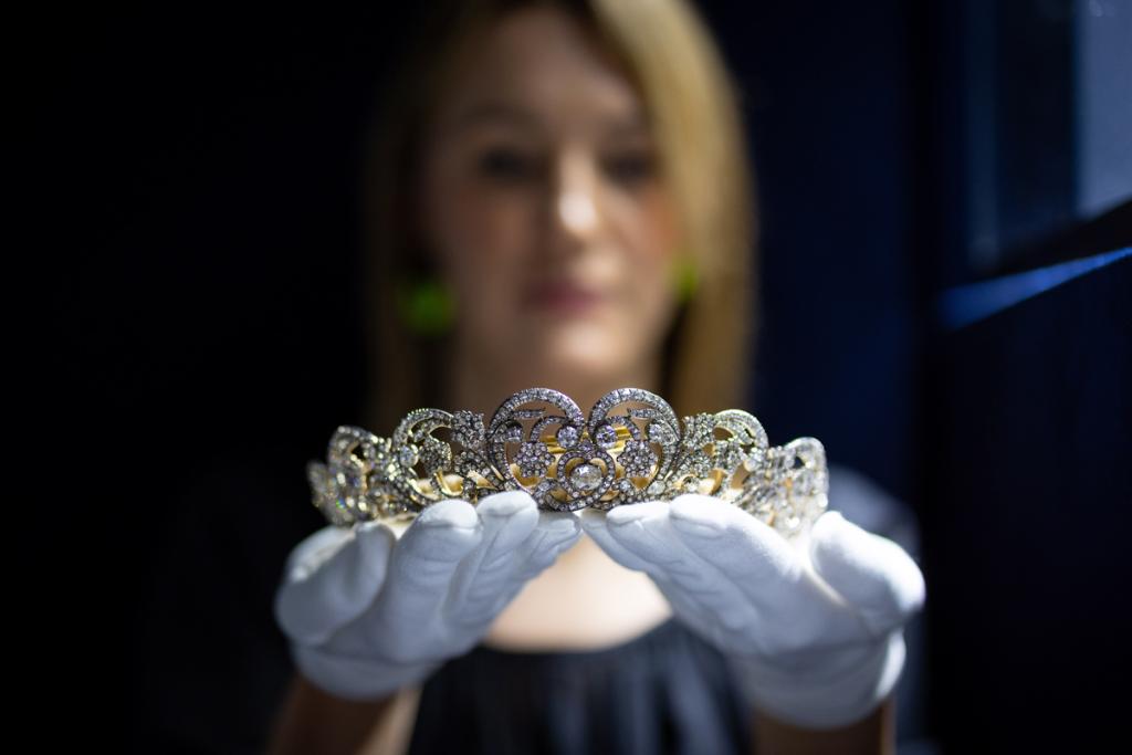 Не только Елизавета II: выставка британских королев открылась в Sotheby's