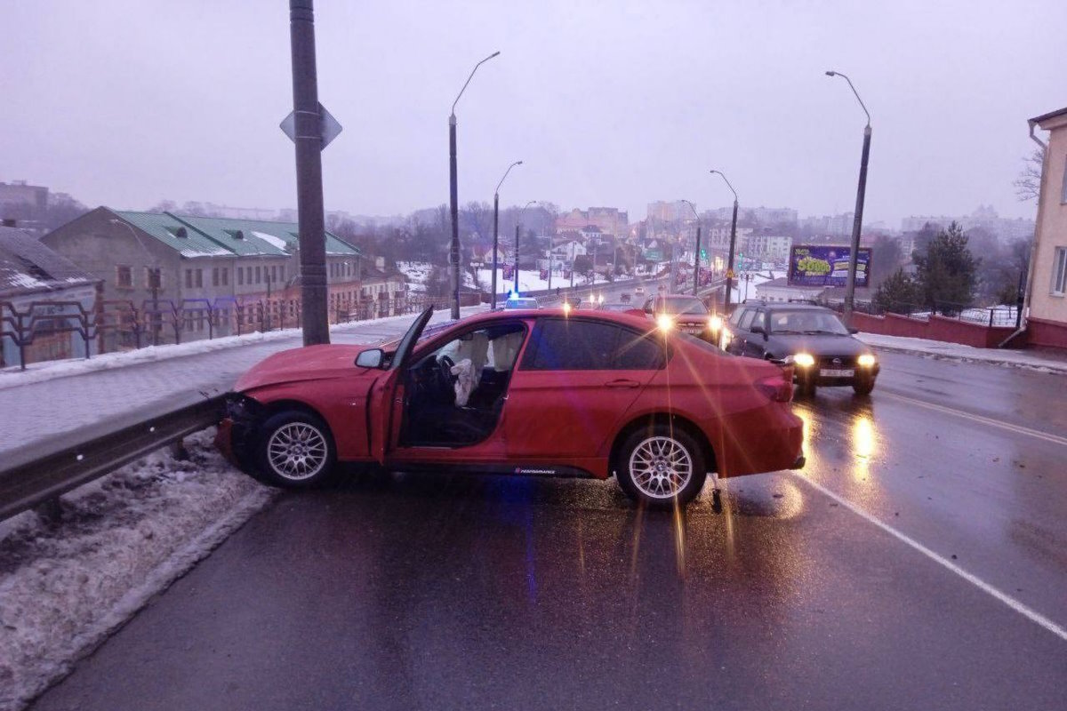 Школьница пострадала в ДТП: BMW столкнулся с Audi в Могилеве