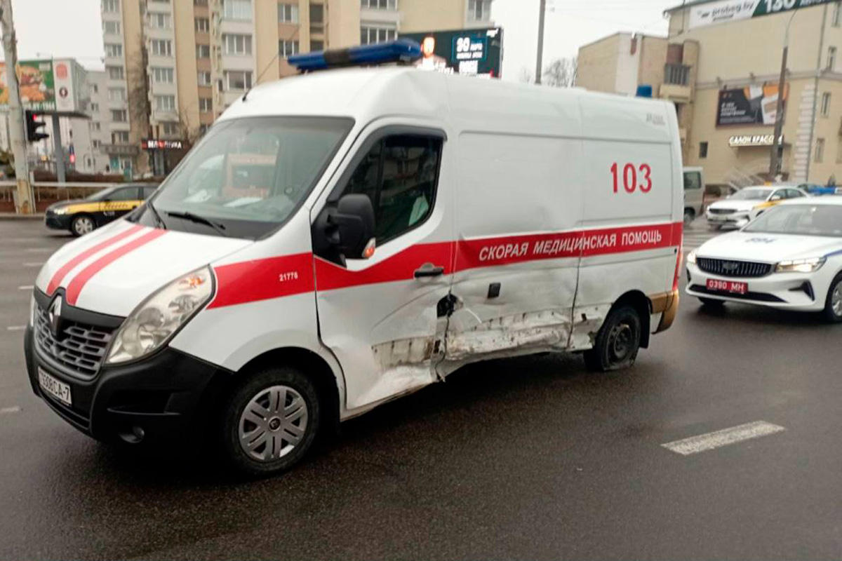 В центре Минска столкнулись скорая и легковушка – обошлось без жертв